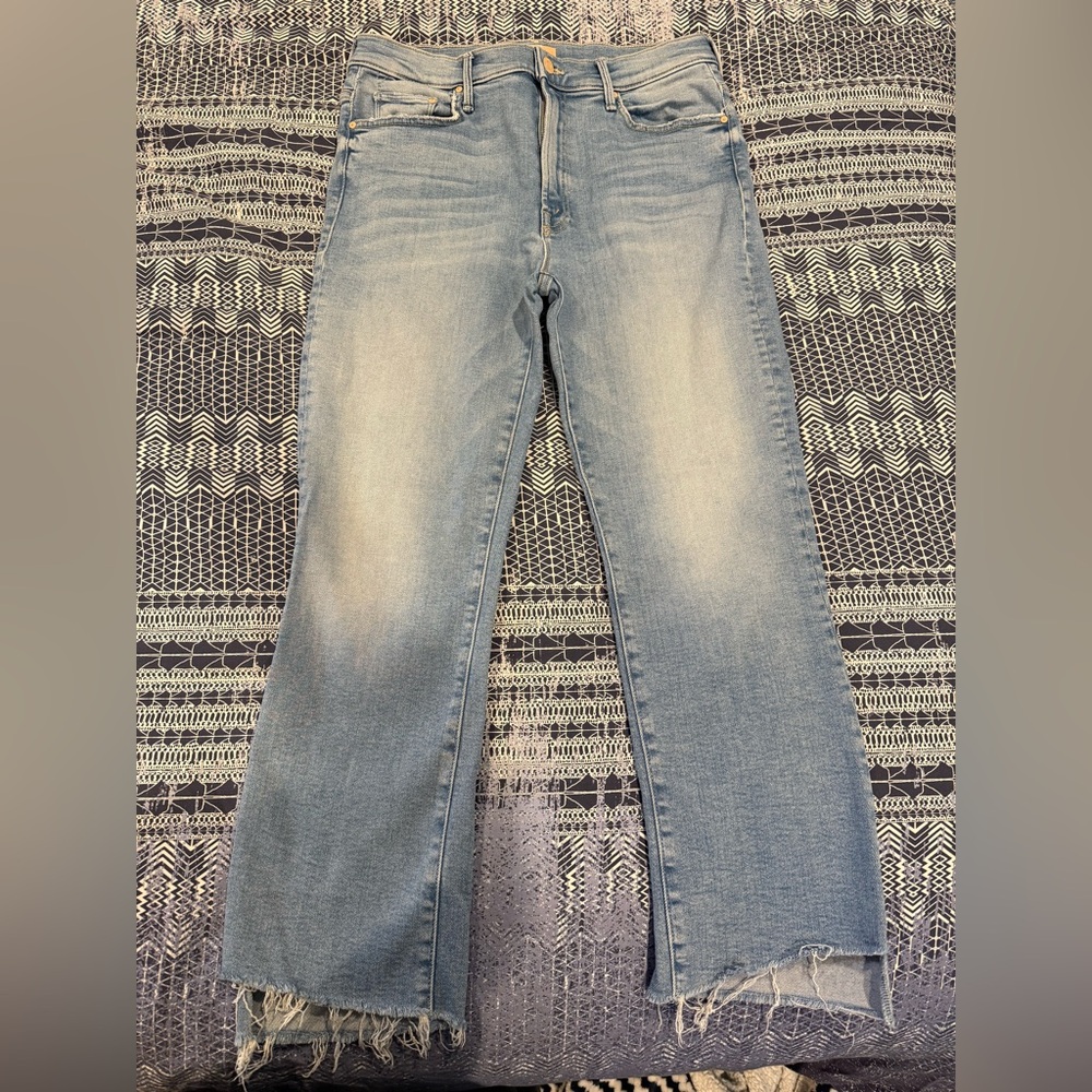 Mother insider crop step fray